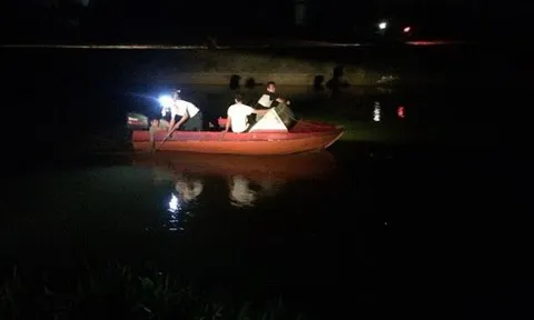 Hà Tĩnh: Hàng trăm người đổ xô tìm 2 cháu bé mất tích